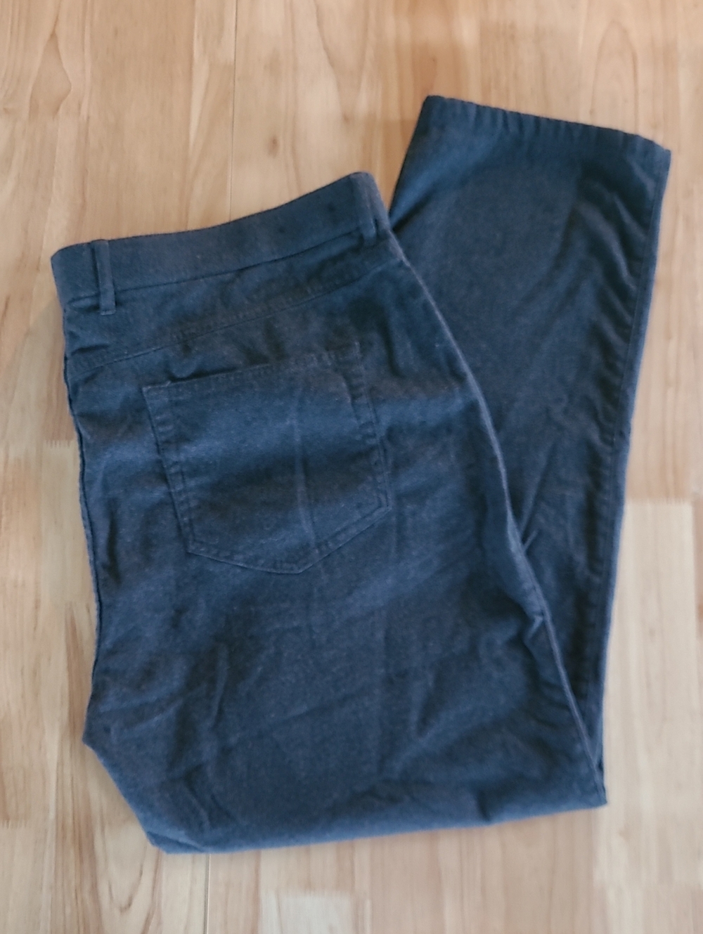 Kirkland Pants ~ 40x30